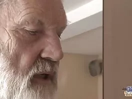 Het fru tar stor svart kuk lesbisk pornografi medan maken tittar