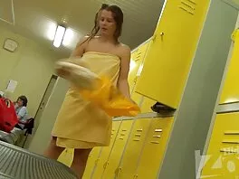 Hungriga MILFs längtar efter en stor kuk att spränga svensk lesbisk porr sperma i sina slidor