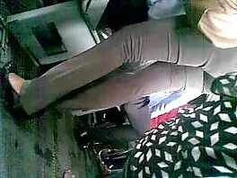 Mormor vet inte hur man ska suga kuk. Hon har massor av erfarenhet men hon vet inte vad lesbisk pornografi hon gör