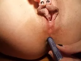 Het babe lespisk por deepthroats kuk
